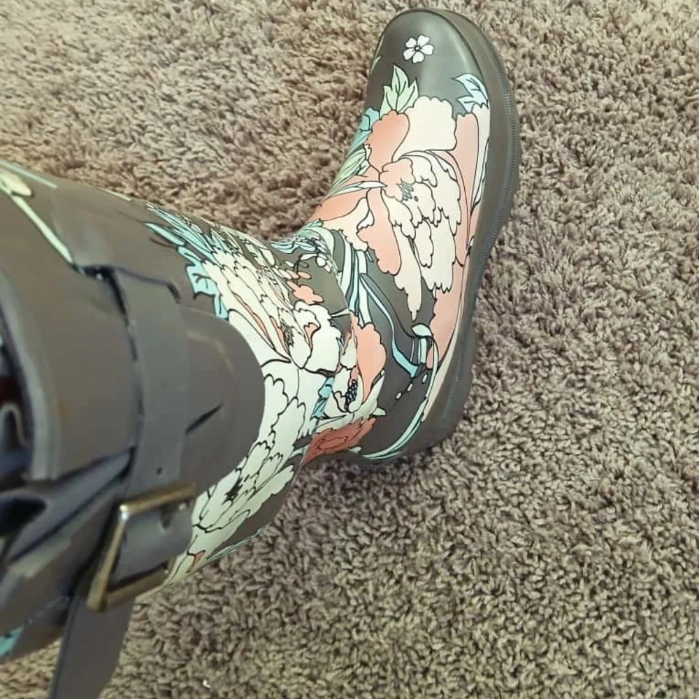 Sakroots Women’s Floral Print Rain Boots Size 6.